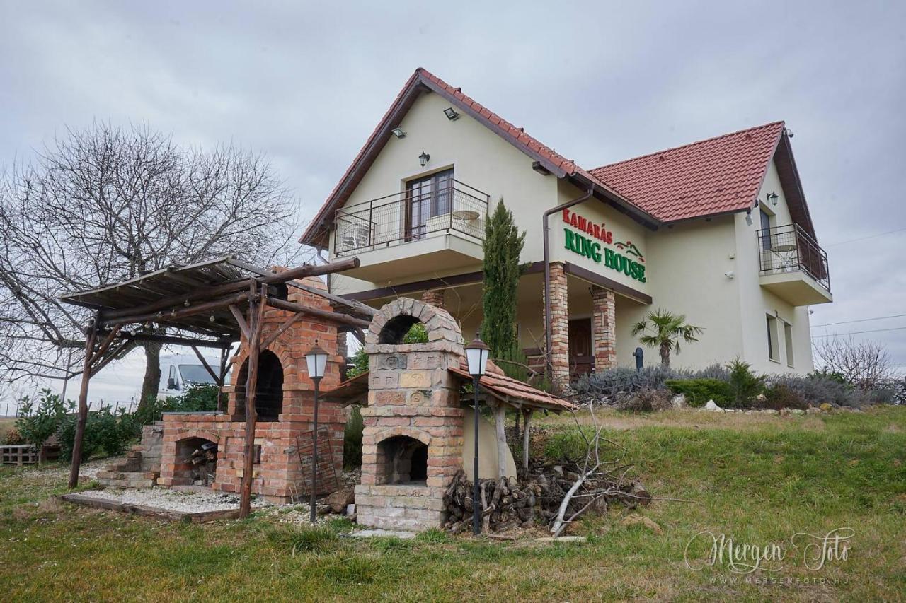 Kamarás Ring House Acomodação com café da manhã Mogyoród Exterior foto